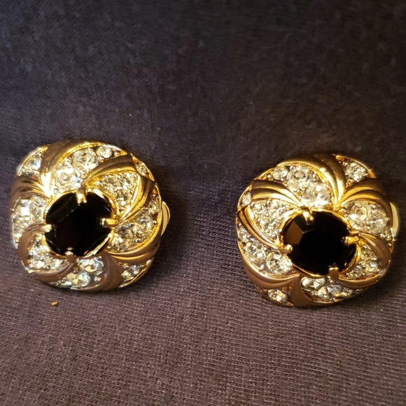Nina Ricci Jewelry - Vintage  NINA RICCI clip on Earrings gold tone #43